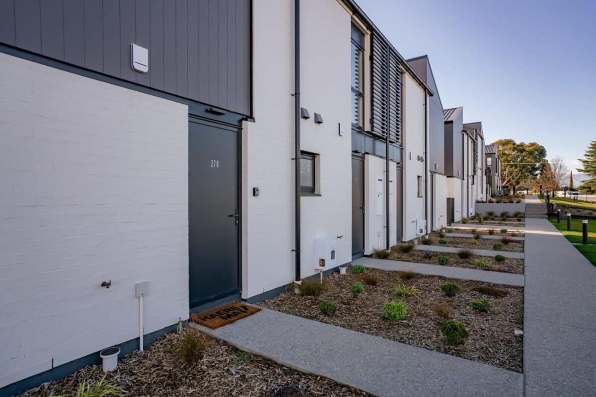Albert Town Whare Exterior photo
